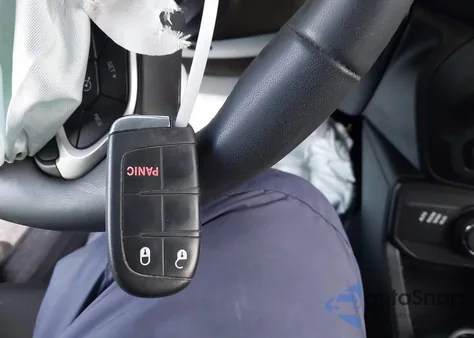 2018 Jeep Renegade Latitude 4X4 from USA, damaged, VIN ZACCJBBB2JPJ11162